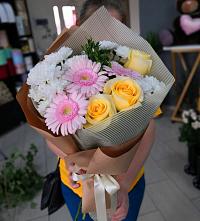 Букет цветов из:  Герберы, Розы и Хризантемы в Ломинцевский