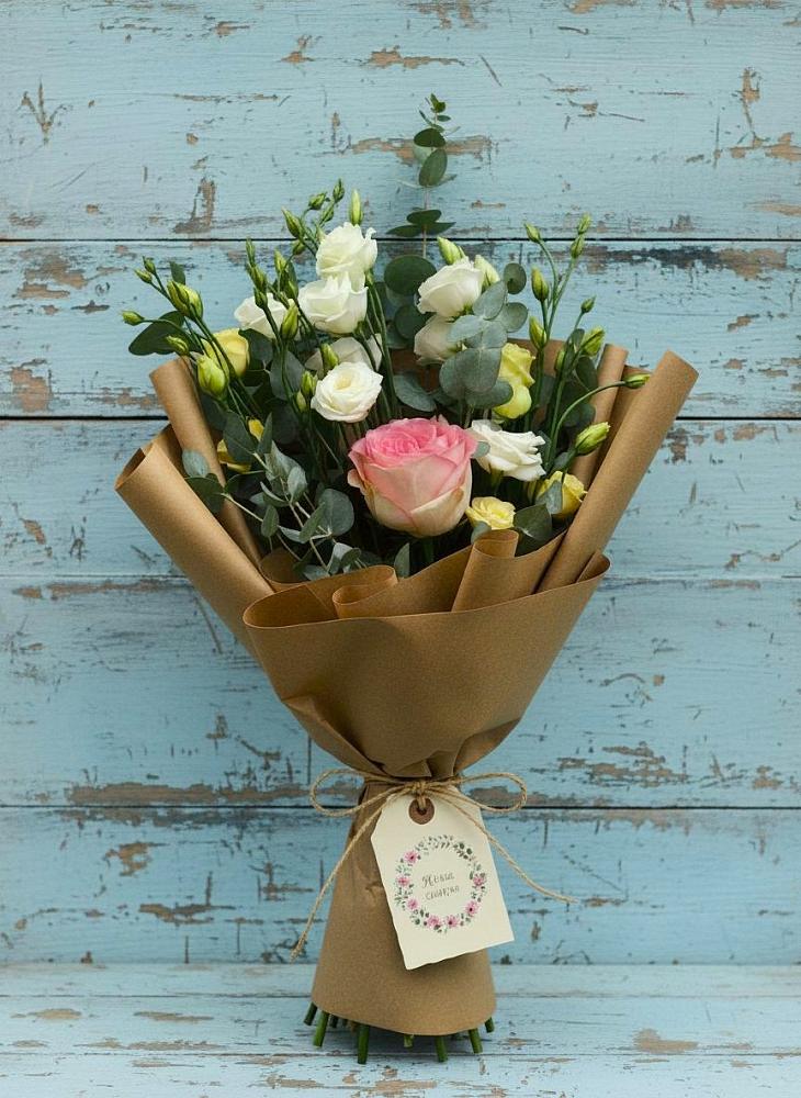 Букет цветов из: Розы и Лизиантусы в Ломинцевский