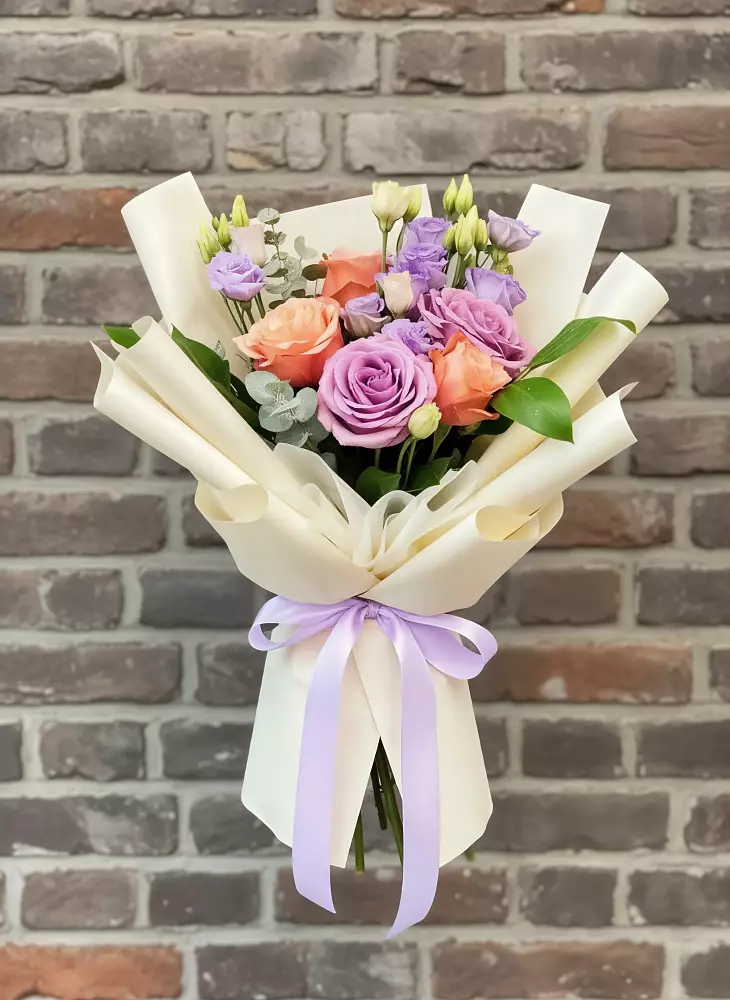 Букет цветов из: Лизиантусы и Розы в Ломинцевский