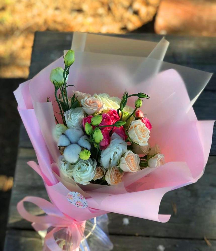 Букет цветов из: Розы и Лизиантусы в Ломинцевский