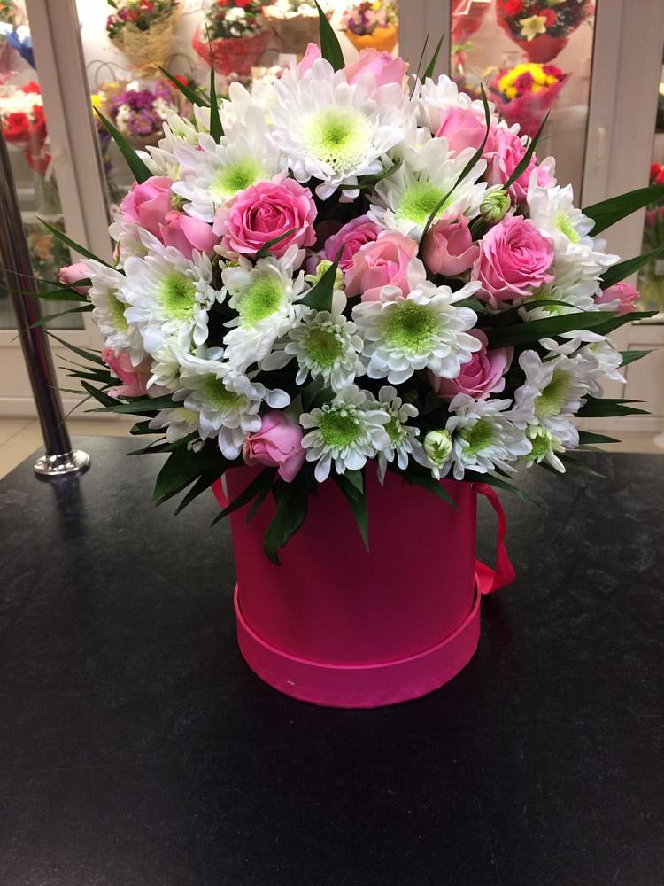 Цветочная композиция из Розы и Хризантемы в шляпной коробке в Ломинцевский